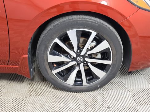 Used 2022 Nissan Sentra SV w/ SV Premium Package FWD image 10