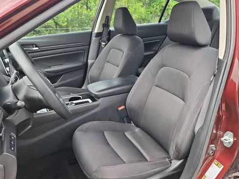 Used 2024 Nissan Altima 2.5 SV FWD image 14