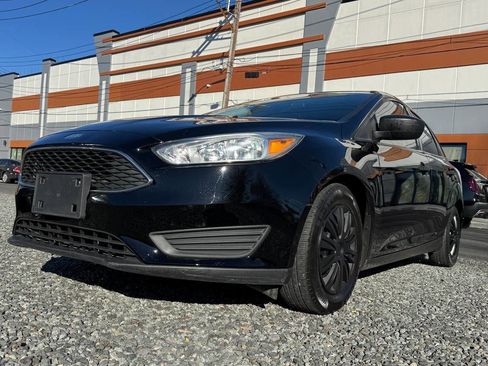 Used 2018 Ford Focus S image 1