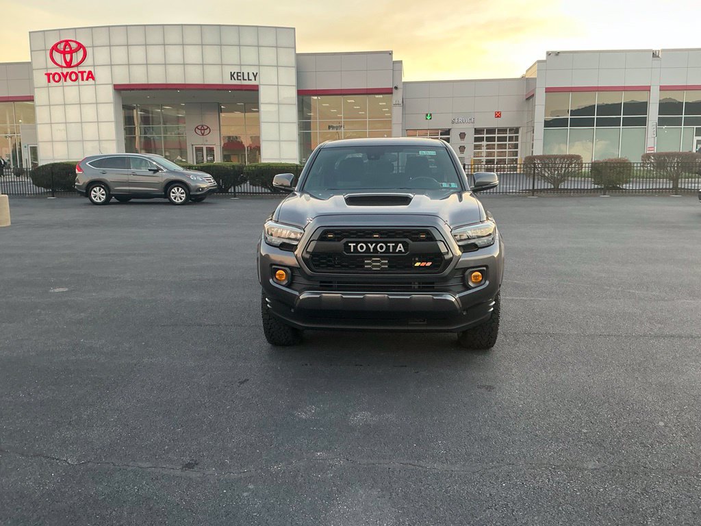 Certified 2022 Toyota Tacoma TRD Sport AWD/4WD image 2