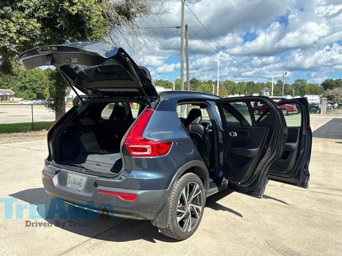 Used 2022 Volvo XC40 T5 R-Design w/ Advanced Package AWD/4WD image 17