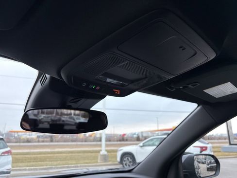 Used 2025 Chevrolet Traverse Z71 w/ Driver Confidence Package image 48