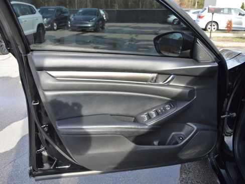Used 2018 Honda Accord Sport image 17