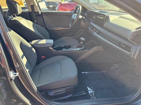 Used 2025 Kia K4 FWD image 36