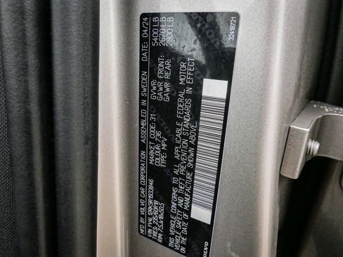 Used 2024 Volvo XC60 B5 Core image 35