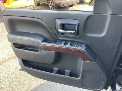 Used 2018 GMC Sierra 1500 SLE w/ SLE Value Package AWD/4WD image 9