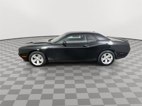 Used 2023 Dodge Challenger SXT image 5