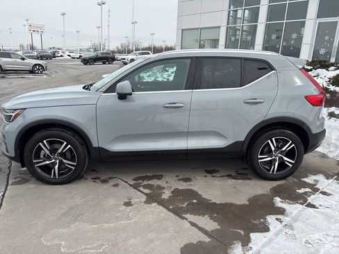 Certified 2025 Volvo XC40 B5 Core image 9