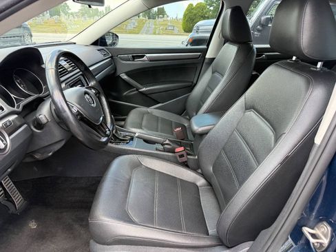 Used 2018 Volkswagen Passat 2.0T R-Line FWD image 8
