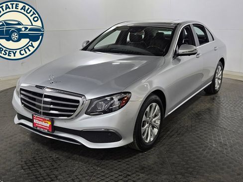 Used 2018 Mercedes-Benz E 300 4MATIC w/ Premium 3 Package (Q03) image 3