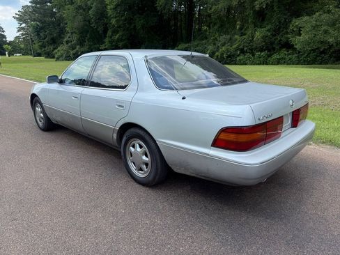 Used 1991 Lexus LS 400 RWD image 2
