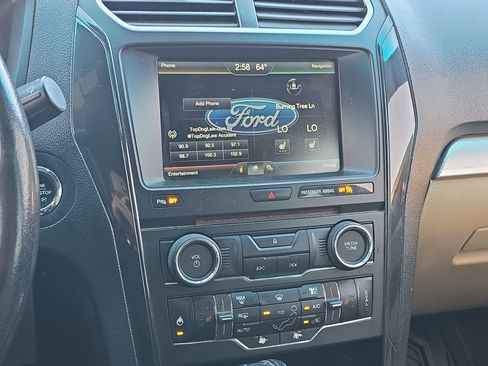 Used 2016 Ford Explorer XLT w/ Equipment Group 202A image 15