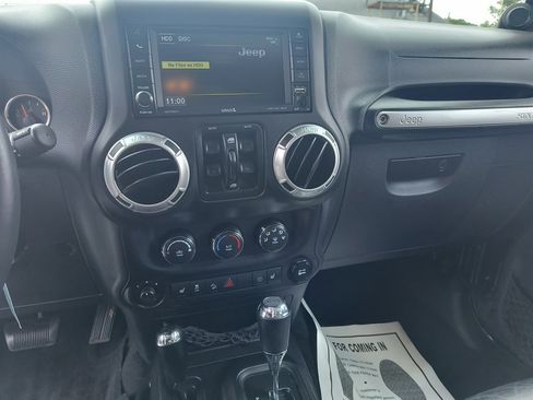 Used 2014 Jeep Wrangler Unlimited Rubicon image 23