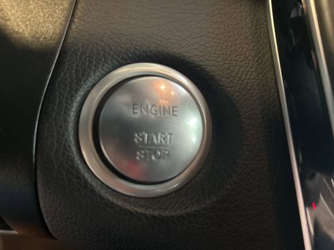 Used 2019 Mercedes-Benz GLC 300 4MATIC image 23