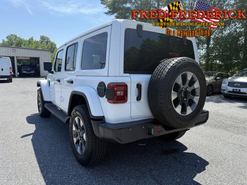 Used 2022 Jeep Wrangler Unlimited Sahara w/ LED Lighting Group AWD/4WD image 5