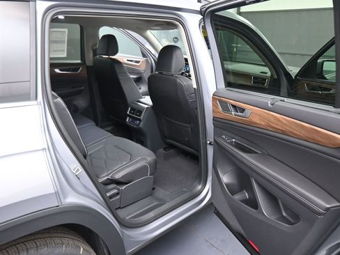 New 2026 Volkswagen Atlas SE image 40