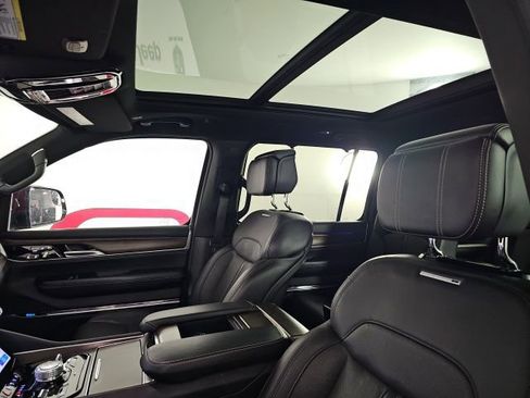 Certified 2022 Jeep Grand Wagoneer Series I image 11