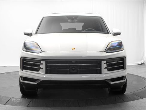 Used 2025 Porsche Cayenne S AWD/4WD image 8
