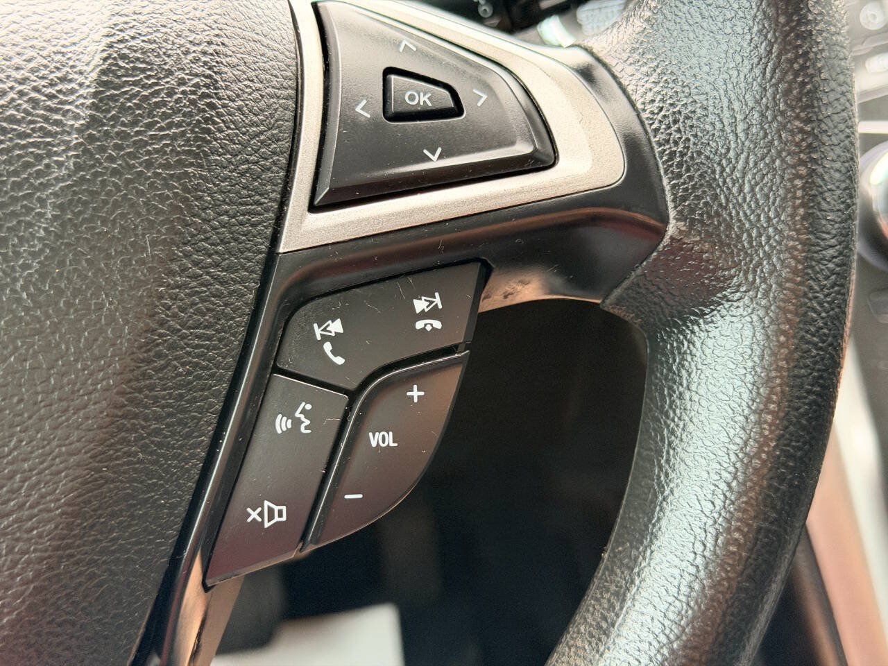 Used 2018 Ford Fusion SE FWD image 29