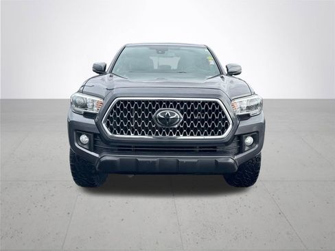 Used 2018 Toyota Tacoma TRD Off-Road w/ Technology Package image 3