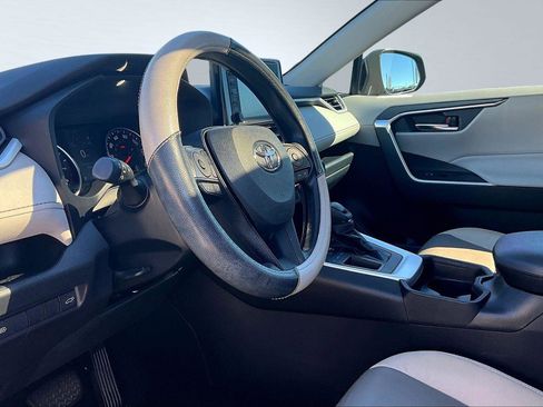 Used 2021 Toyota RAV4 XLE image 13