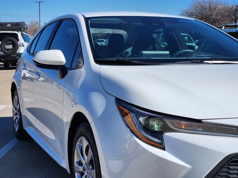 Used 2020 Toyota Corolla LE image 8