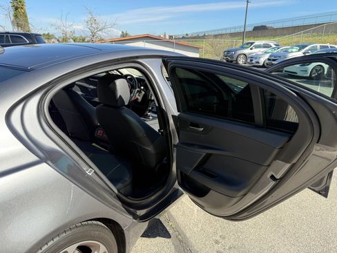 Used 2017 Jaguar XE Premium image 22