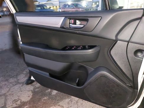 Used 2017 Subaru Outback 2.5i Premium image 22