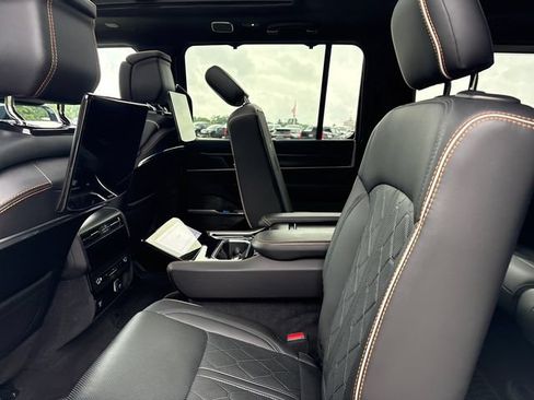 Used 2025 Jeep Grand Wagoneer Series III w/ Rear Seat Video Group 1 AWD/4WD image 19