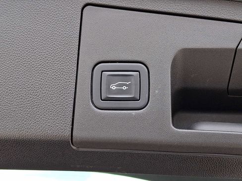 Certified 2023 Cadillac XT4 Luxury w/ Cold Weather Package image 25