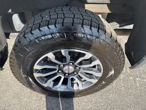 Used 2021 GMC Sierra 1500 AT4 w/ AT4 Preferred Package AWD/4WD image 11