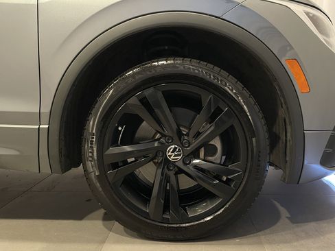 Used 2023 Volkswagen Tiguan SE R-Line AWD/4WD image 10