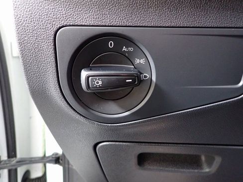 Used 2018 Volkswagen Tiguan S image 24