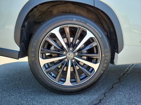 Used 2021 Toyota Highlander XSE AWD/4WD image 7