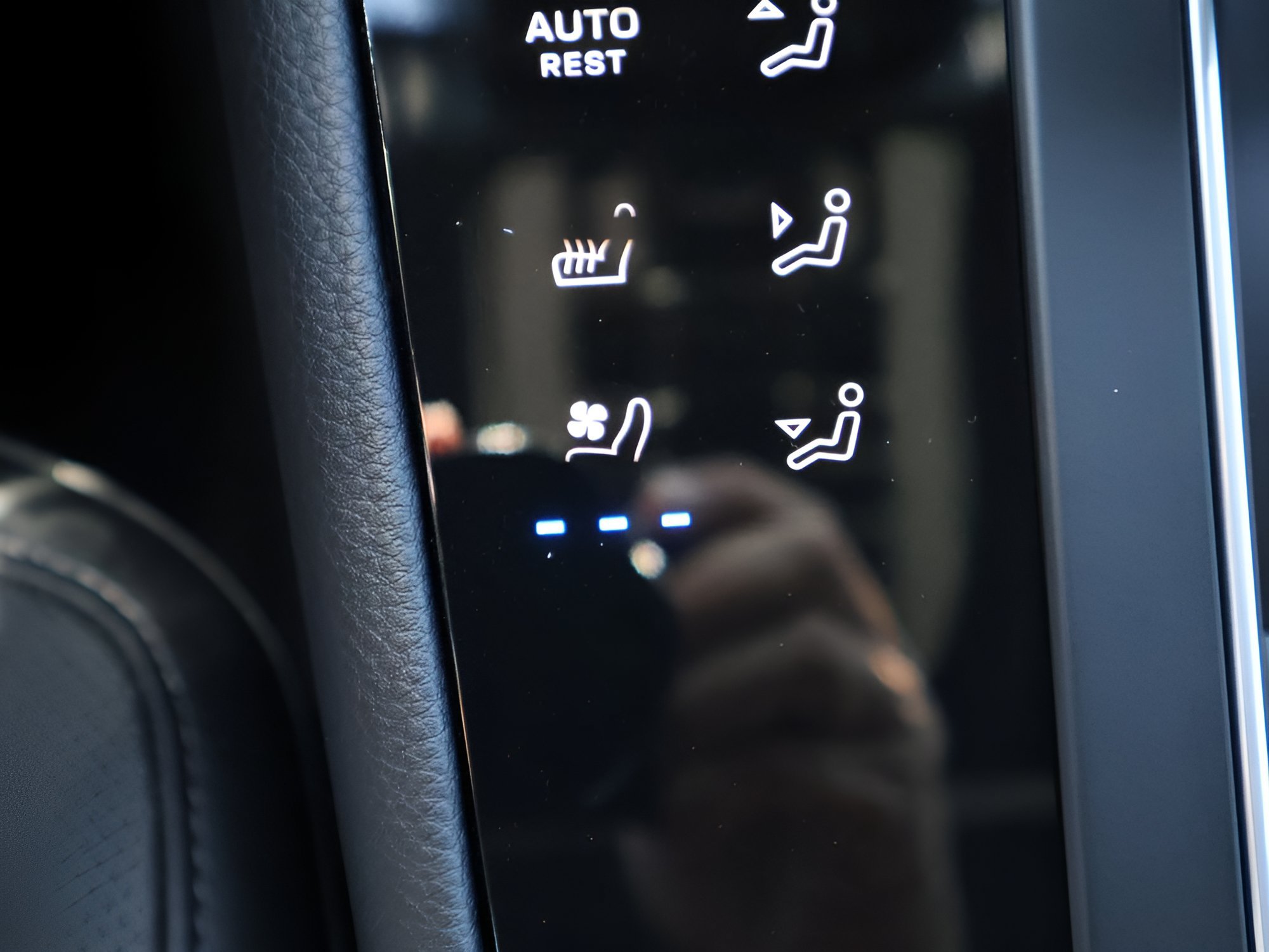 Certified 2026 Porsche Macan AWD/4WD image 26