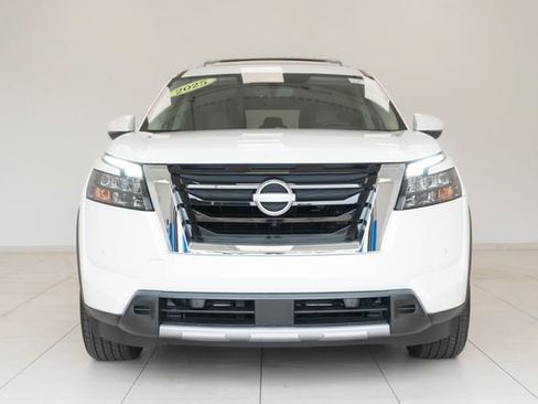 Used 2025 Nissan Pathfinder Platinum w/ Cargo Package FWD image 7