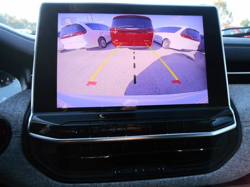 Certified 2024 Jeep Compass Latitude image 8