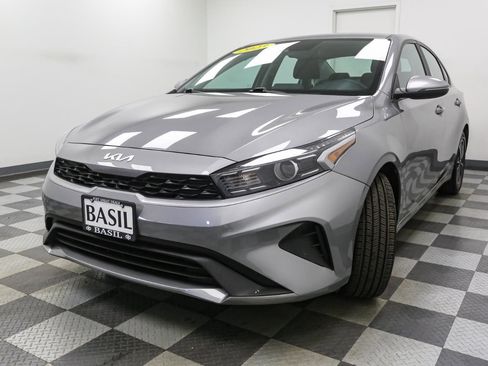 Used 2023 Kia Forte LXS w/ LXS Technology Package image 4