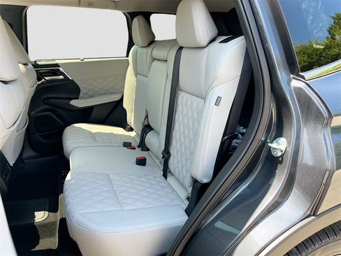 New 2025 Mitsubishi Outlander SEL image 25