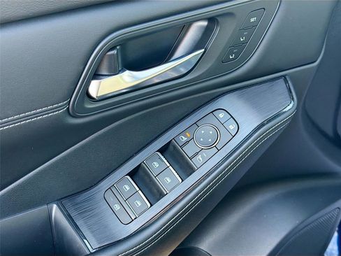 Used 2025 Nissan Rogue SL w/ Tech Package image 20