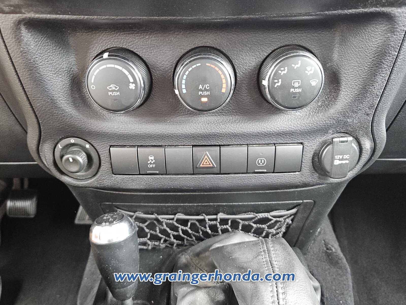 Used 2017 Jeep Wrangler Unlimited Sahara w/ Dual Top Group AWD/4WD image 16