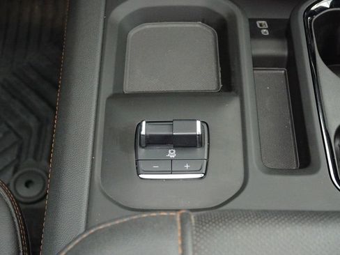 Used 2025 GMC Sierra 2500 AT4 w/ AT4 Premium Plus Package AWD/4WD image 19