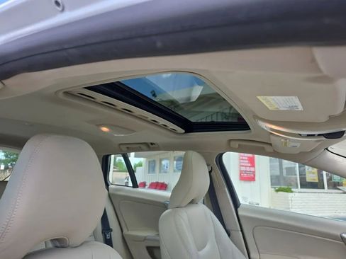 Used 2015 Volvo V60 T5 Premier w/ Convenience Package image 12