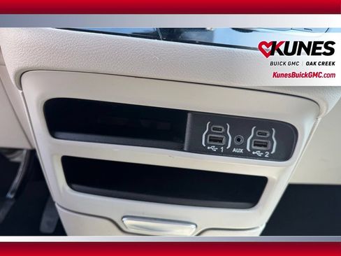 Used 2023 Chrysler Pacifica Touring-L FWD image 29