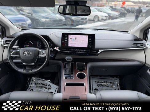 Used 2021 Toyota Sienna XLE image 28