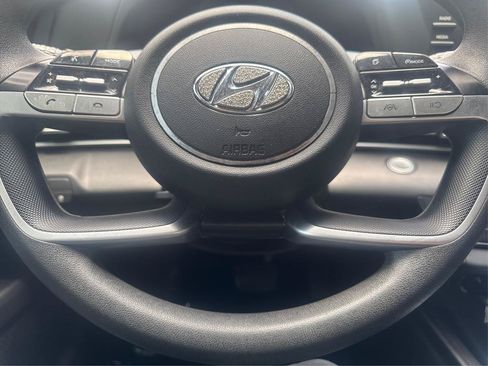 Used 2022 Hyundai Elantra SEL FWD image 13