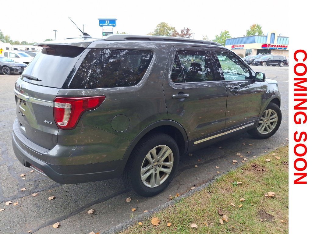 Used 2019 Ford Explorer XLT w/ Equipment Group 202A AWD/4WD image 5