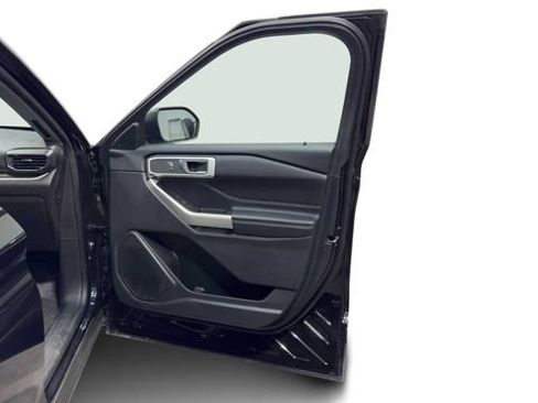 Used 2022 Ford Explorer XLT w/ Equipment Group 202A RWD image 9