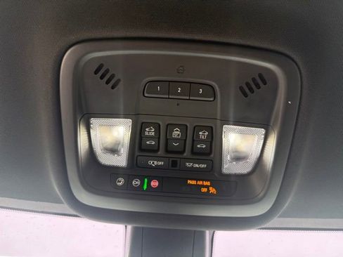 Used 2023 Chevrolet Traverse Premier AWD/4WD image 16