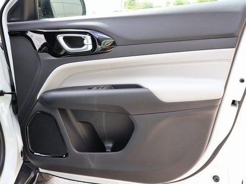 New 2026 Jeep Compass Limited image 8